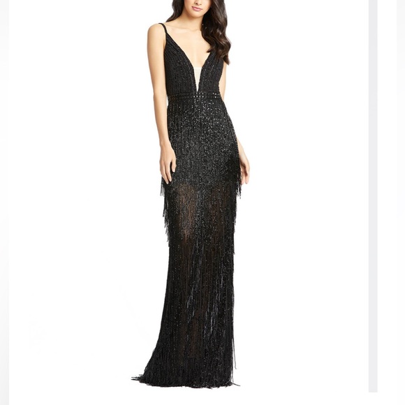 Elegant fully beaded black gown. - Picture 2 of 4